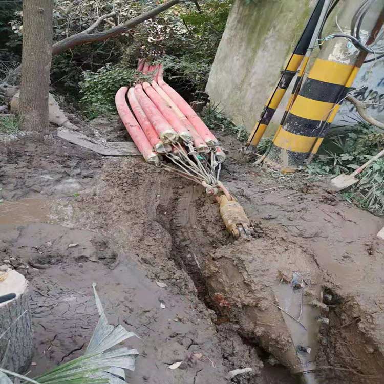 贡井拖拉管